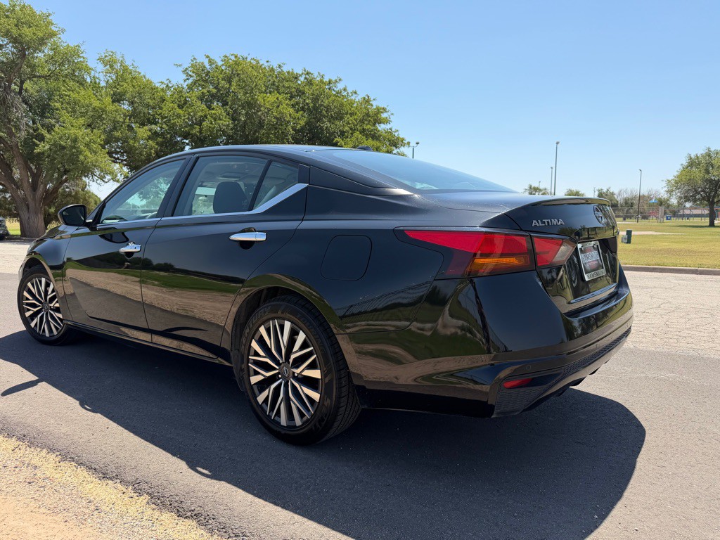 2025 Nissan Altima Image 3