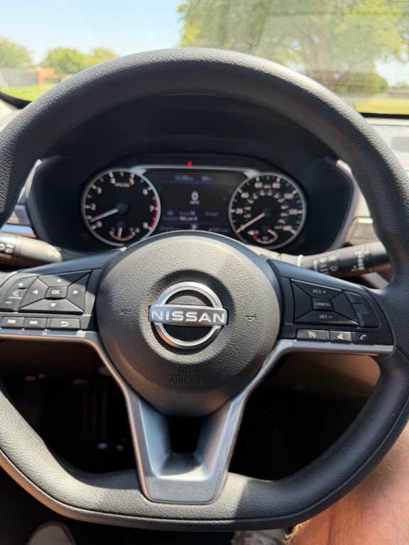 2025 Nissan Altima Image 10