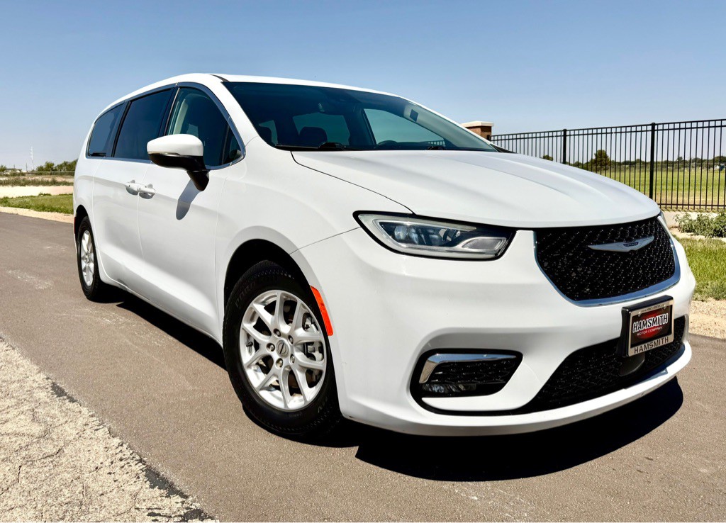 2023 Chrysler Pacifica Image 1