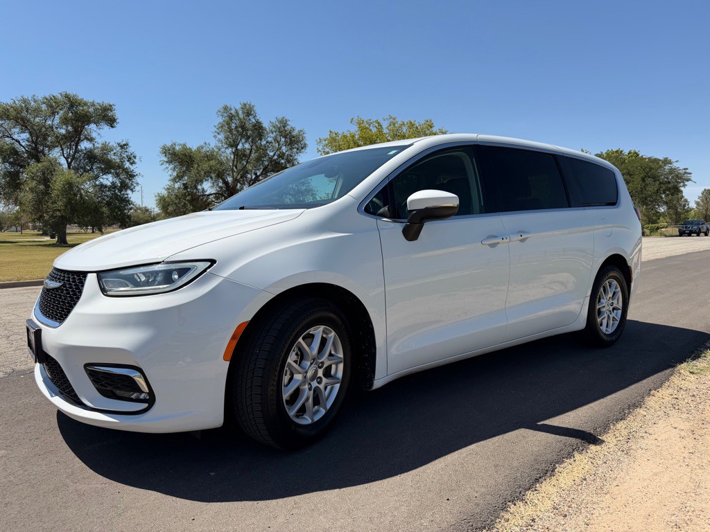 2023 Chrysler Pacifica Image 4