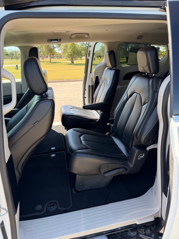 2023 Chrysler Pacifica Image 8