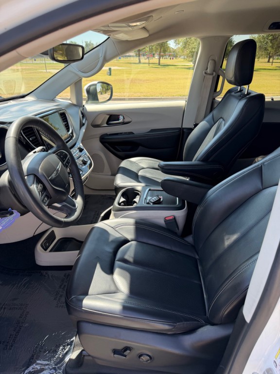 2023 Chrysler Pacifica Image 9