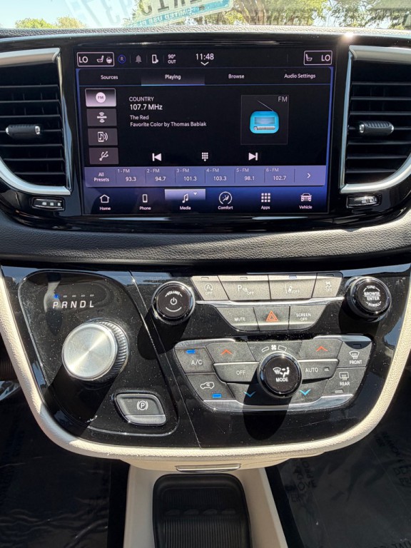 2023 Chrysler Pacifica Image 10