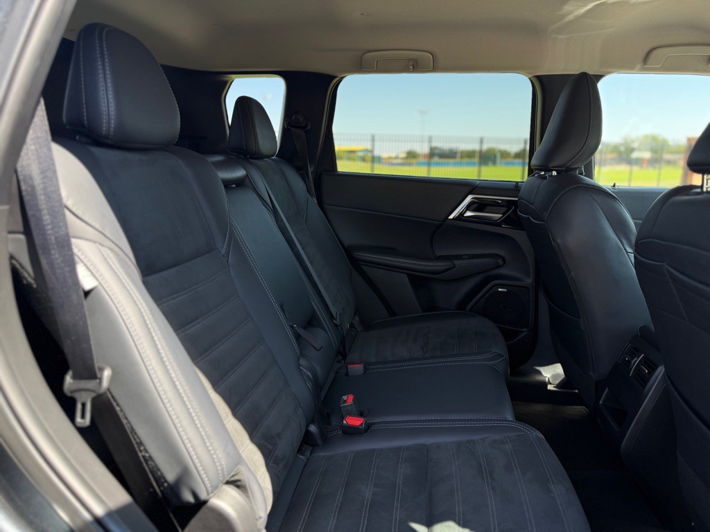 2025 Mitsubishi Outlander Image 6
