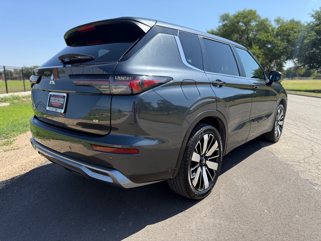 2025 Mitsubishi Outlander Image 10