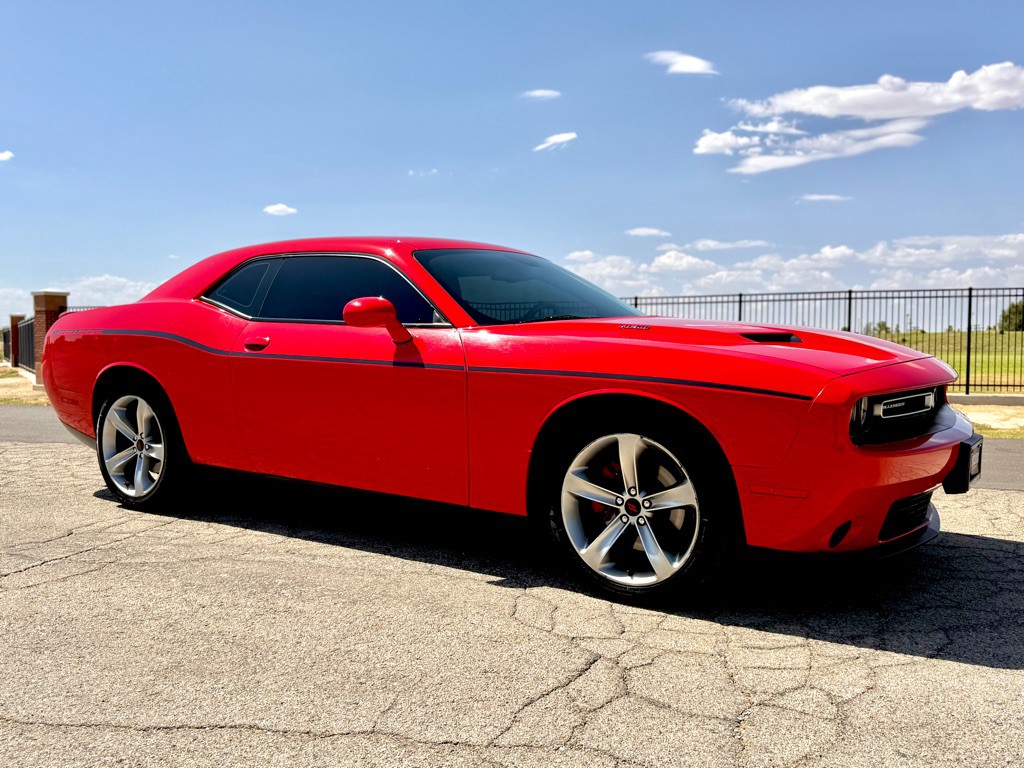 2015 Dodge Challenger Image 1