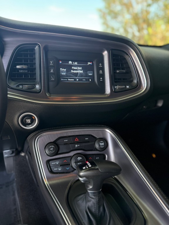 2015 Dodge Challenger Image 14