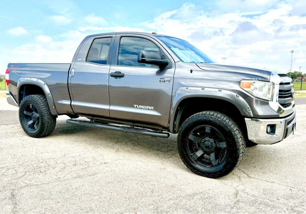 2015 Toyota Tundra Image 1