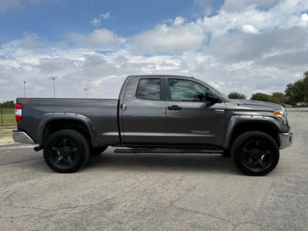 2015 Toyota Tundra Image 2