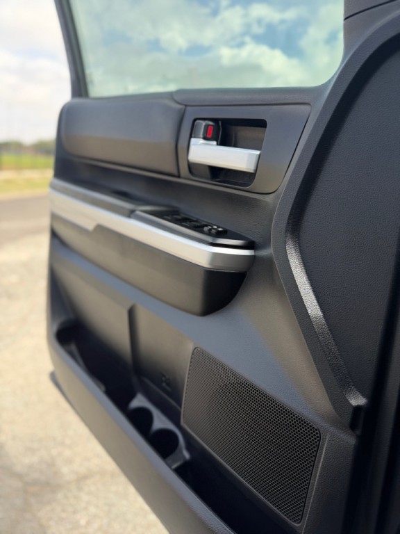 2015 Toyota Tundra Image 8