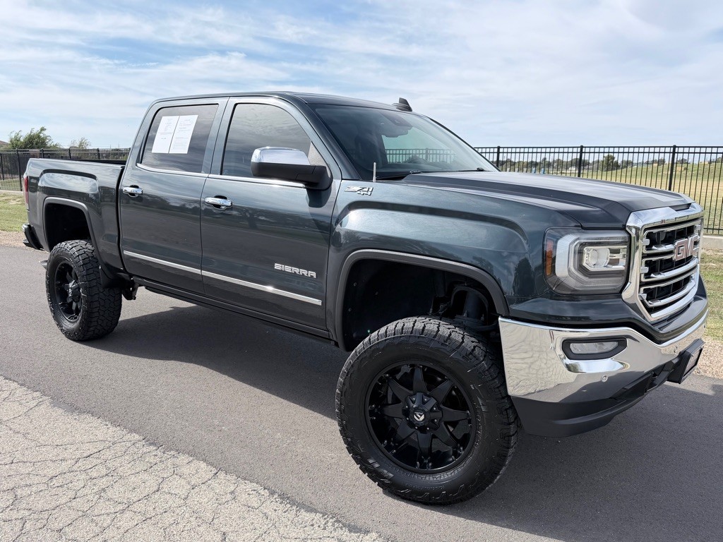 2017 GMC Sierra Image 2