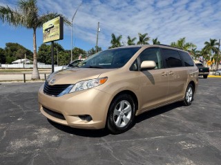 Image for 2012 Toyota Sienna LE ID: 7729319