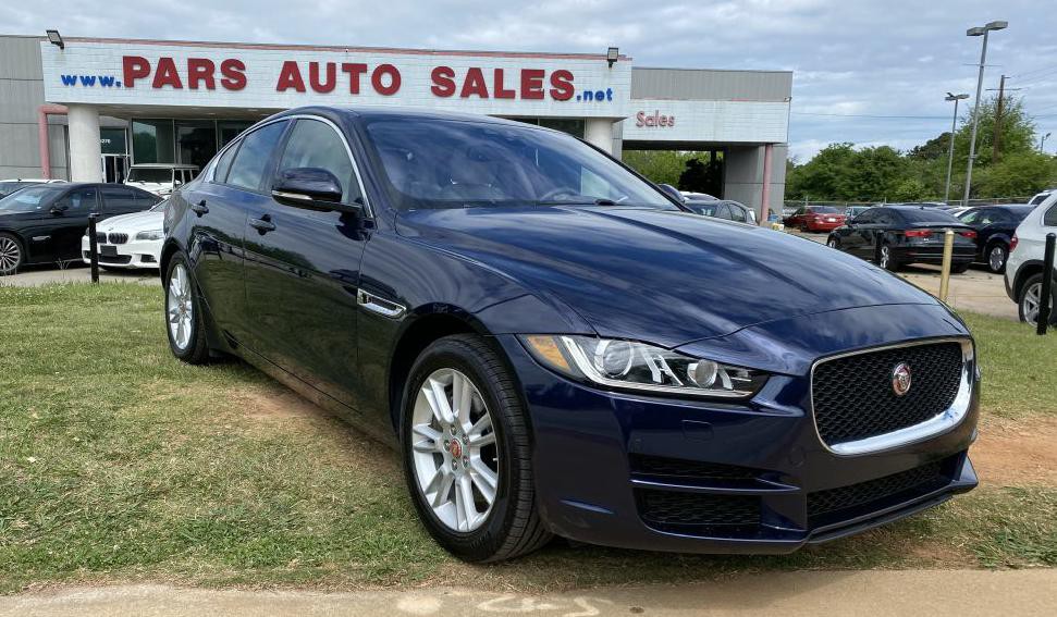 2017 Jaguar XE Image 2