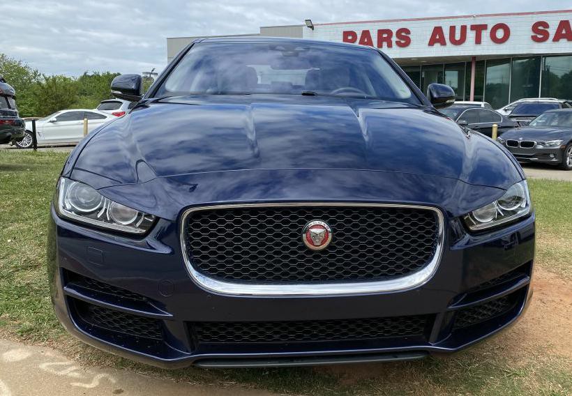 2017 Jaguar XE Image 4