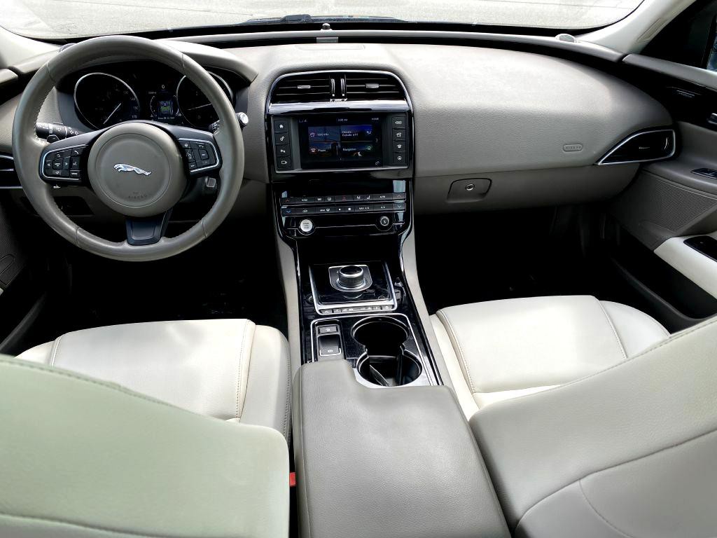 2017 Jaguar XE Image 12