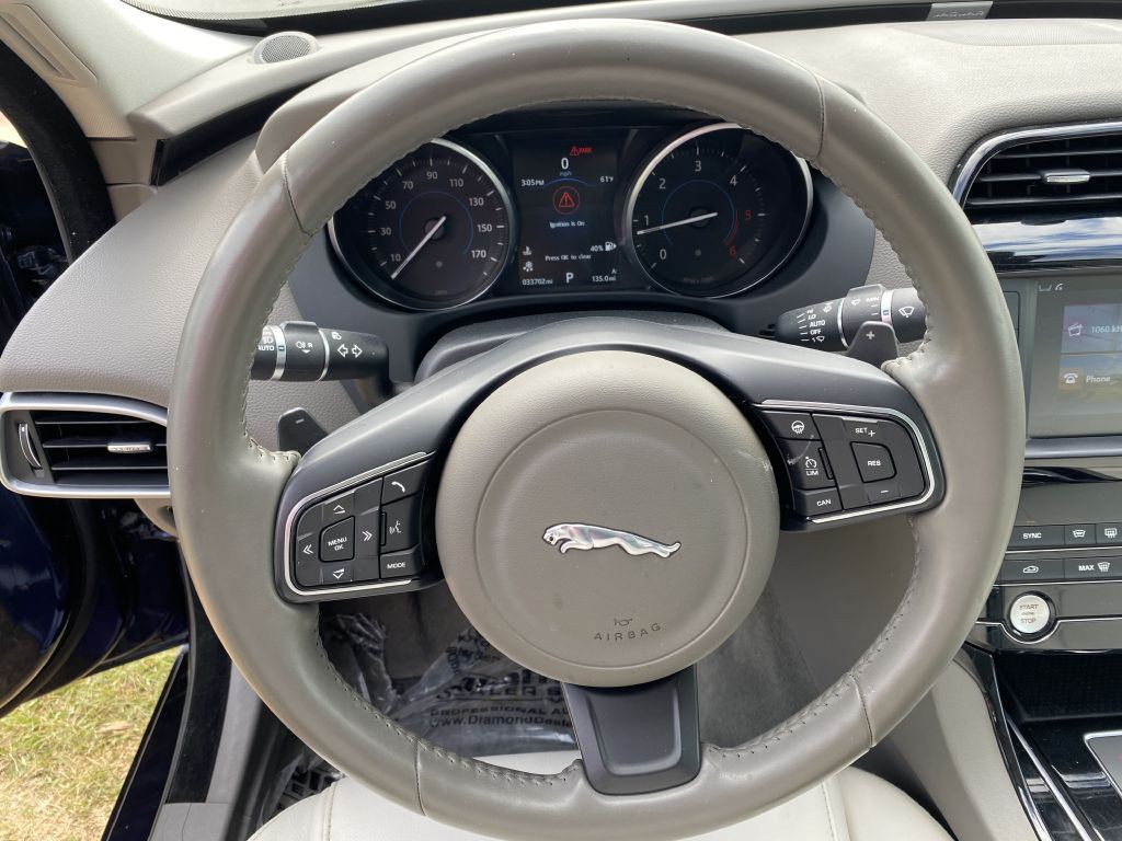 2017 Jaguar XE Image 17