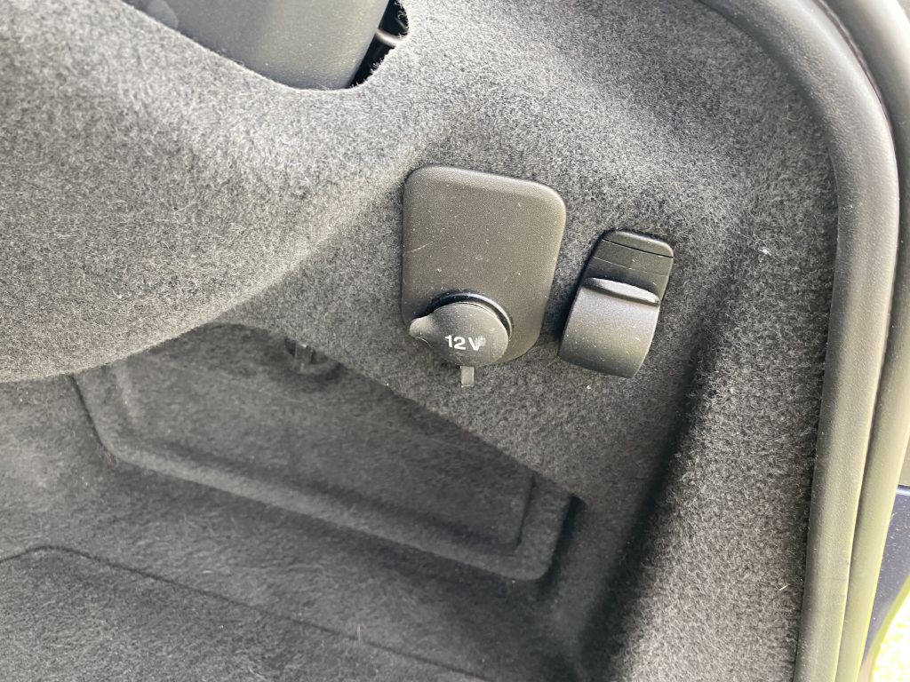 2017 Jaguar XE Image 27