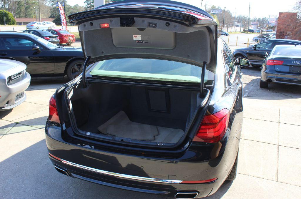 2014 BMW 7 Series Image 9