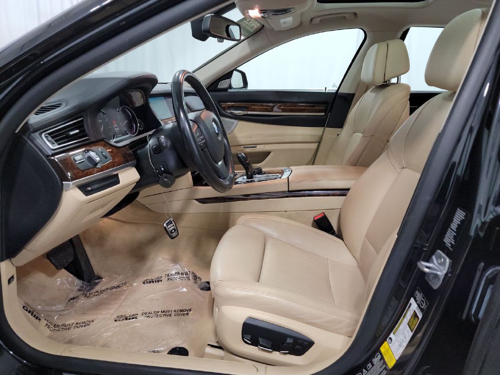 2014 BMW 7 Series Image 11
