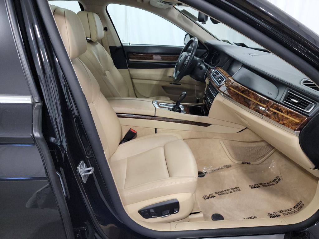 2014 BMW 7 Series Image 12