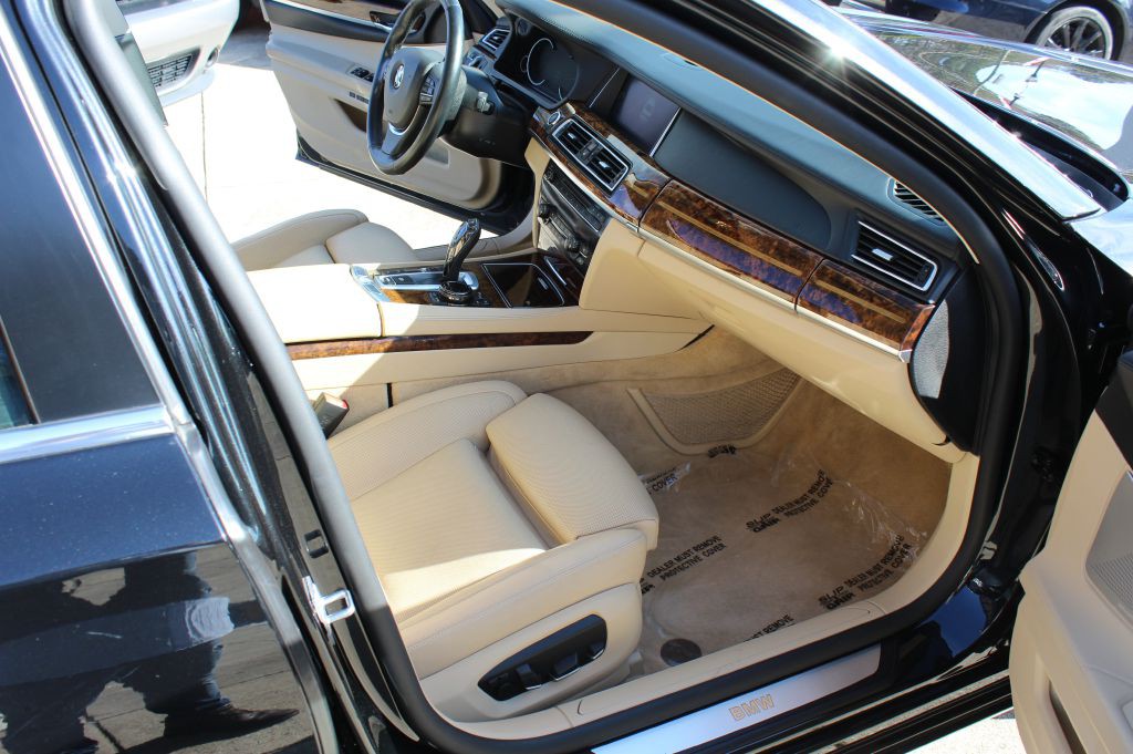 2014 BMW 7 Series Image 13