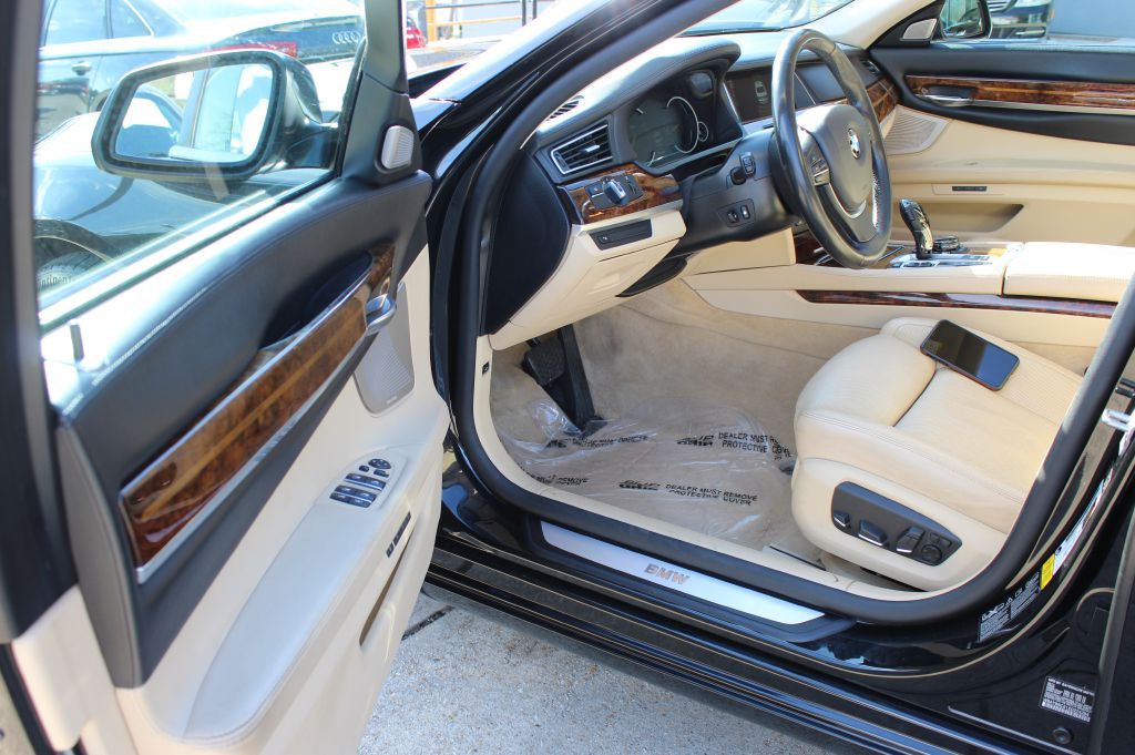 2014 BMW 7 Series Image 14