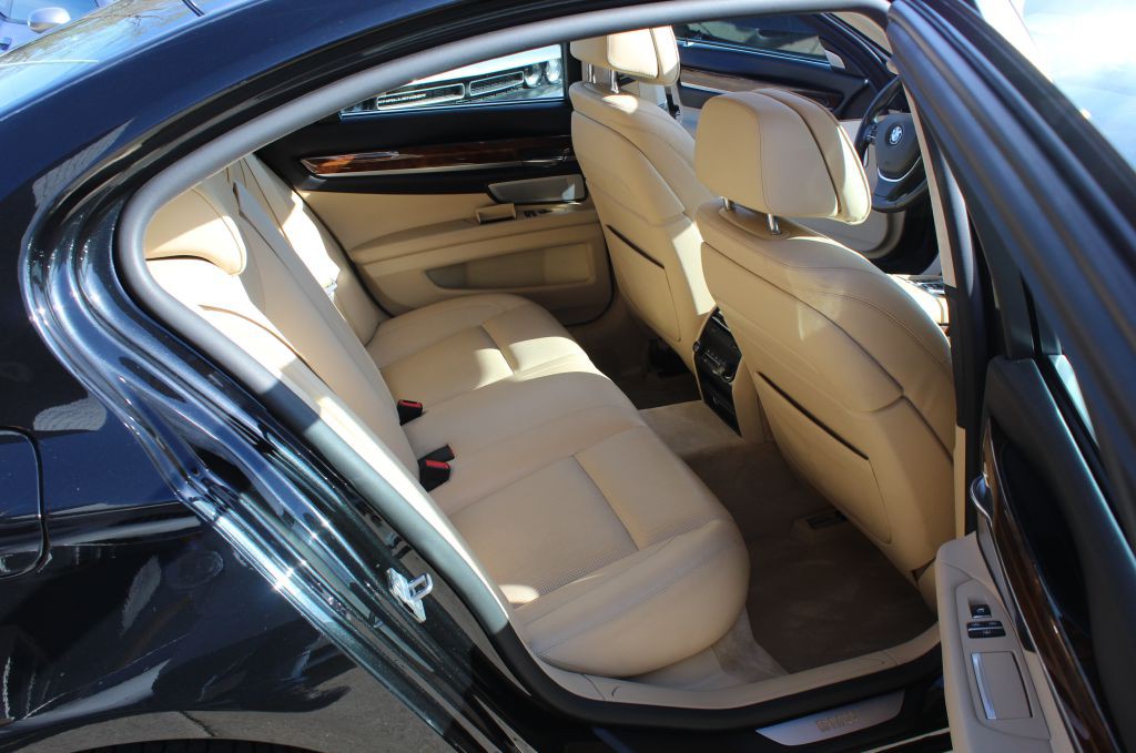2014 BMW 7 Series Image 15