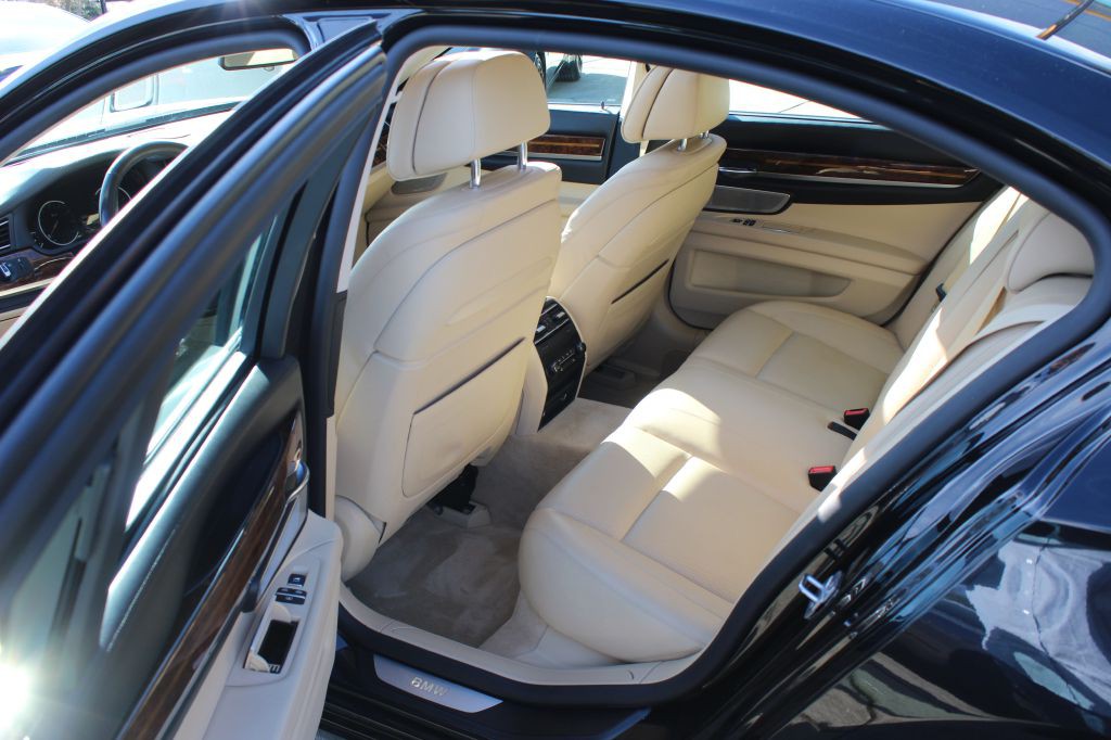 2014 BMW 7 Series Image 16