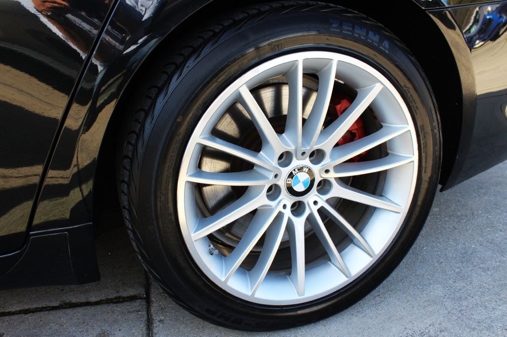 2014 BMW 7 Series Image 24