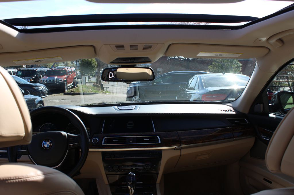 2014 BMW 7 Series Image 25