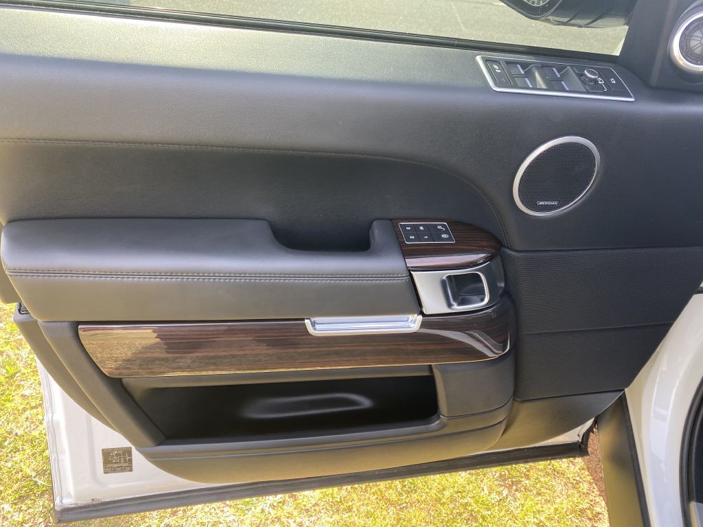 2017 Land Rover Range Rover Image 24