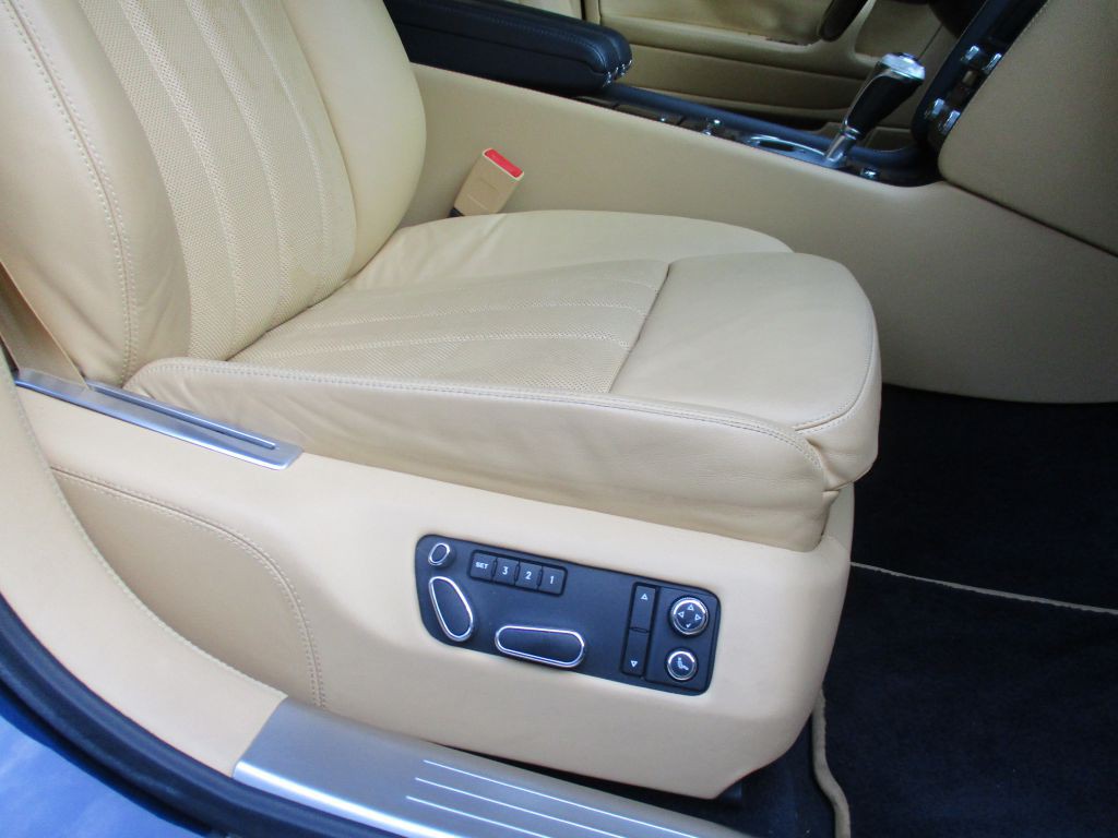 2012 Bentley Continental Image 26