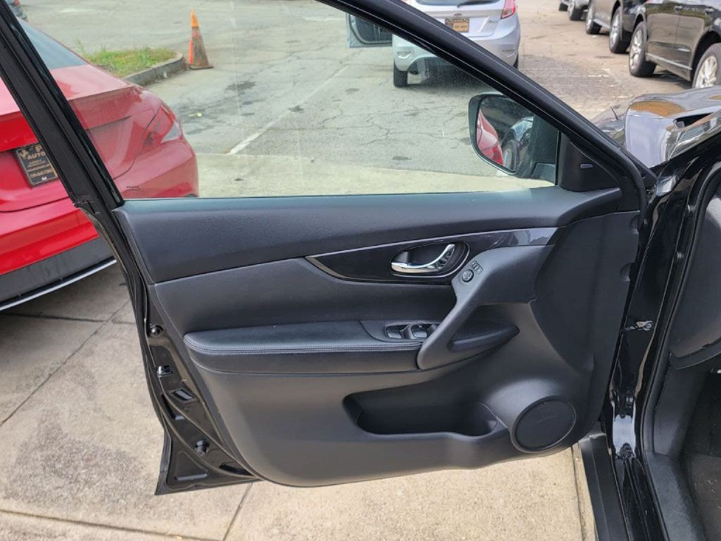 2017 Nissan Rogue Image 13