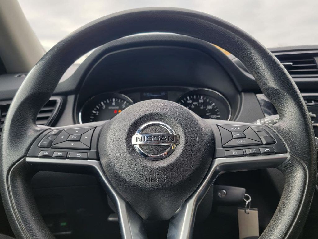 2017 Nissan Rogue Image 16