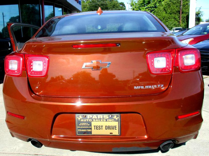 2013 Chevrolet Malibu Image 2