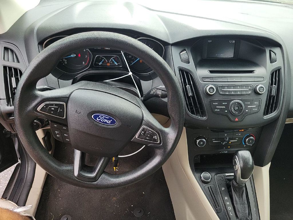 2017 Ford Focus Image 8