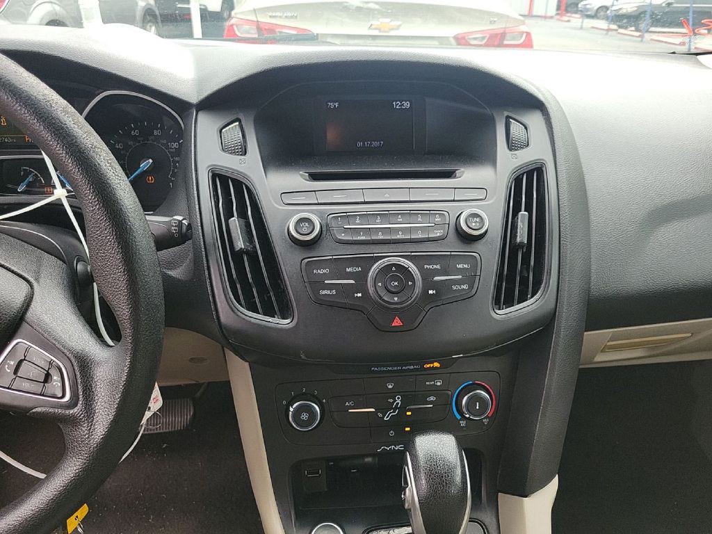 2017 Ford Focus Image 10