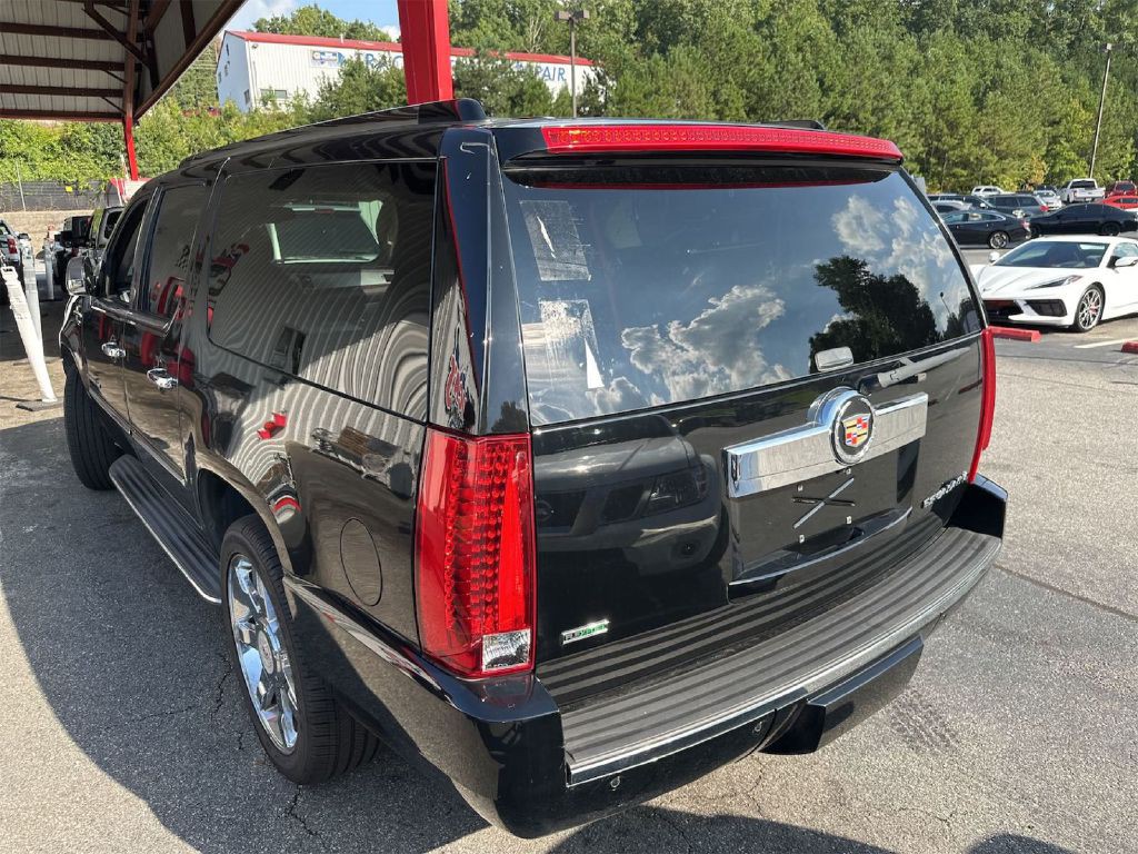 2011 Cadillac Escalade Image 3