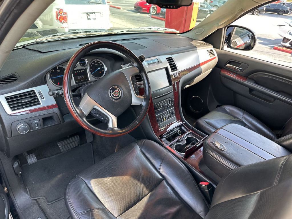 2011 Cadillac Escalade Image 6