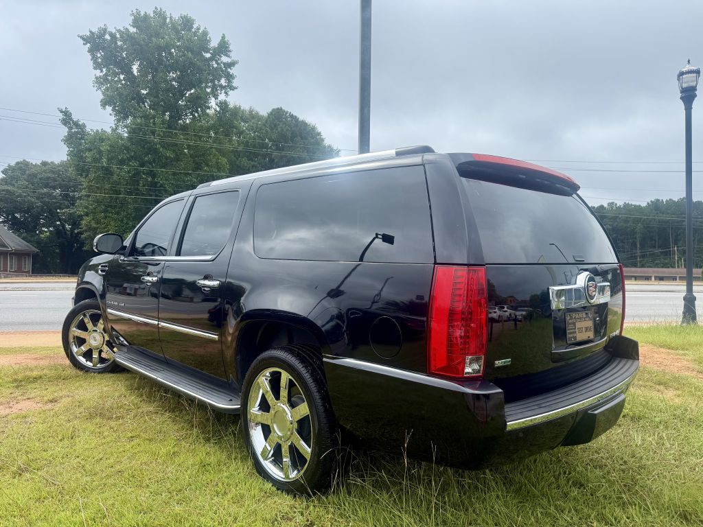 2011 Cadillac Escalade Image 17