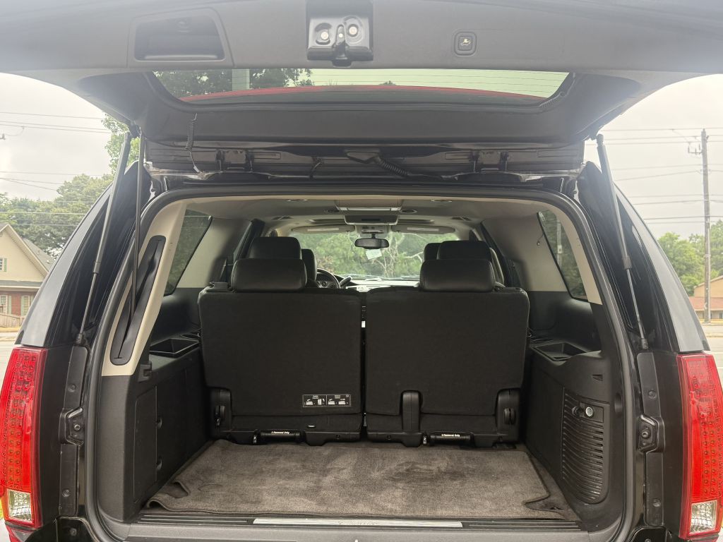 2011 Cadillac Escalade Image 22