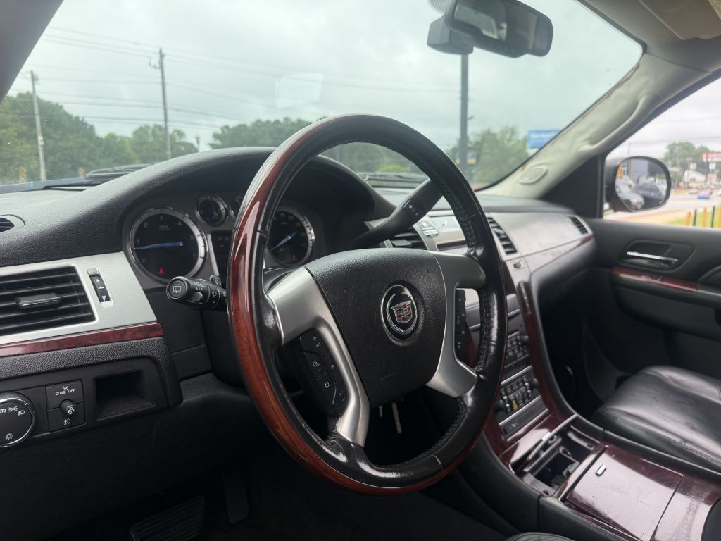 2011 Cadillac Escalade Image 24