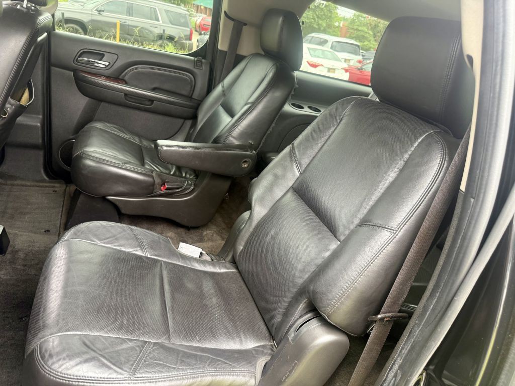 2011 Cadillac Escalade Image 26