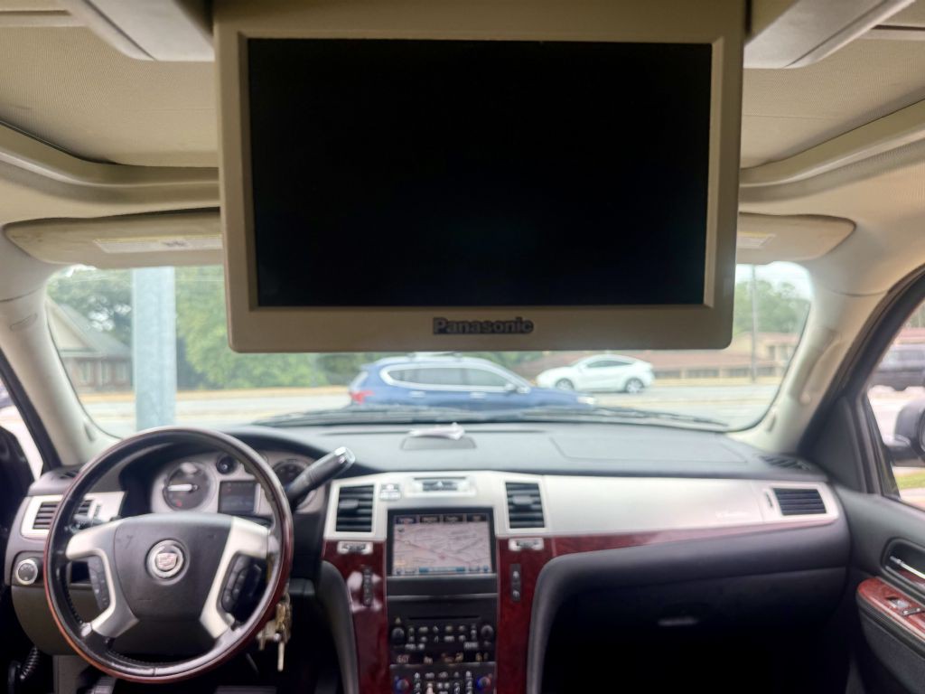 2011 Cadillac Escalade Image 28