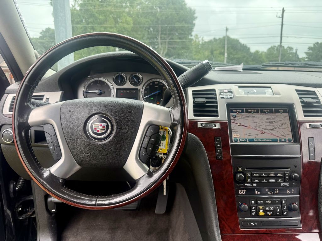 2011 Cadillac Escalade Image 29