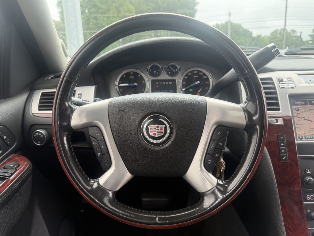 2011 Cadillac Escalade Image 30