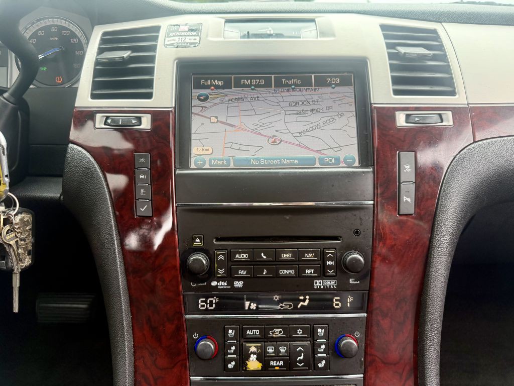 2011 Cadillac Escalade Image 32