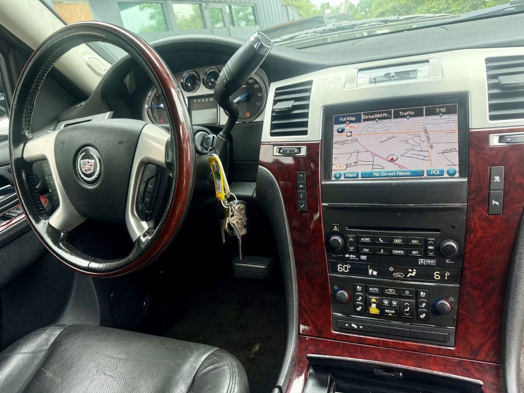 2011 Cadillac Escalade Image 40