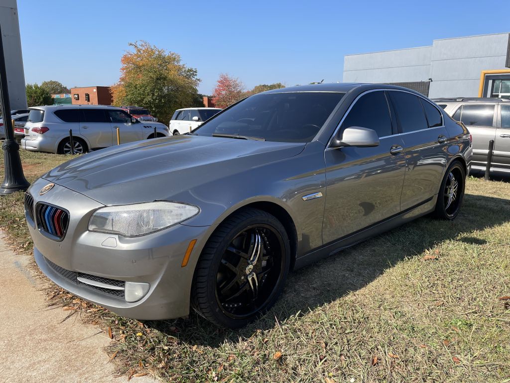 2011 BMW 5 Series Image 3