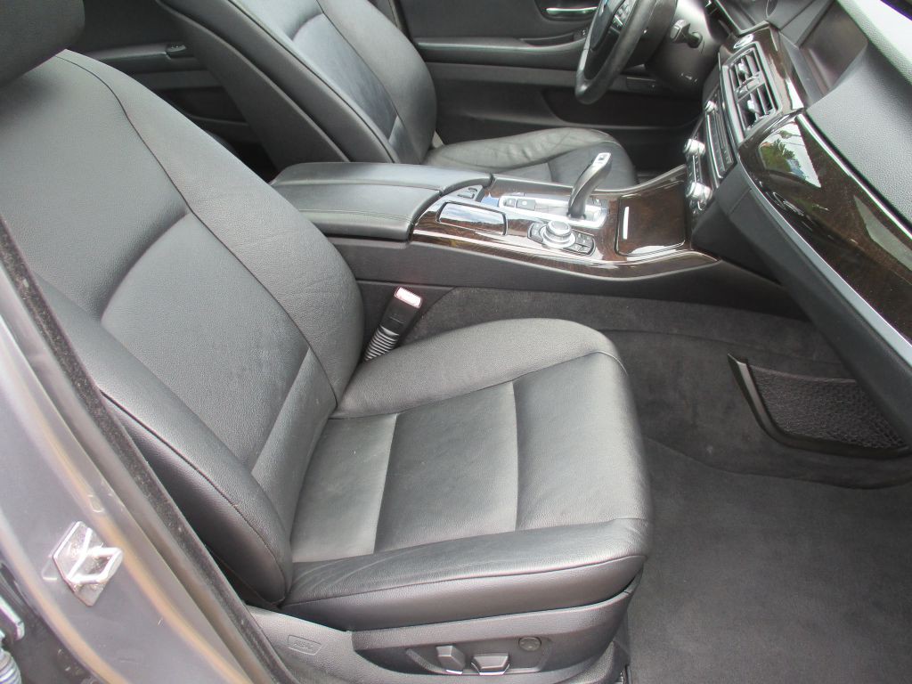 2011 BMW 5 Series Image 12